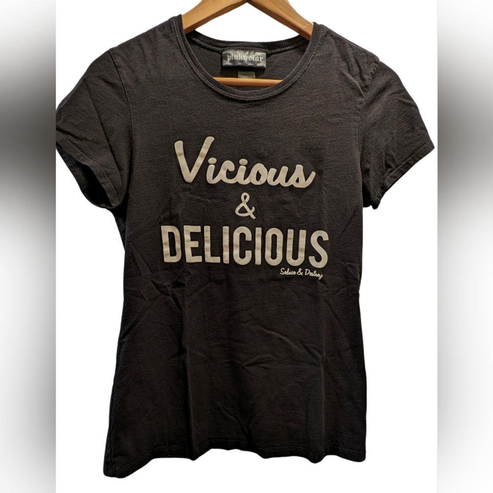 Pinky Star Graphic T-shirt. Vicious and Delicious.